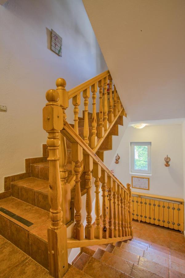 Hotel Veziova House 3*
