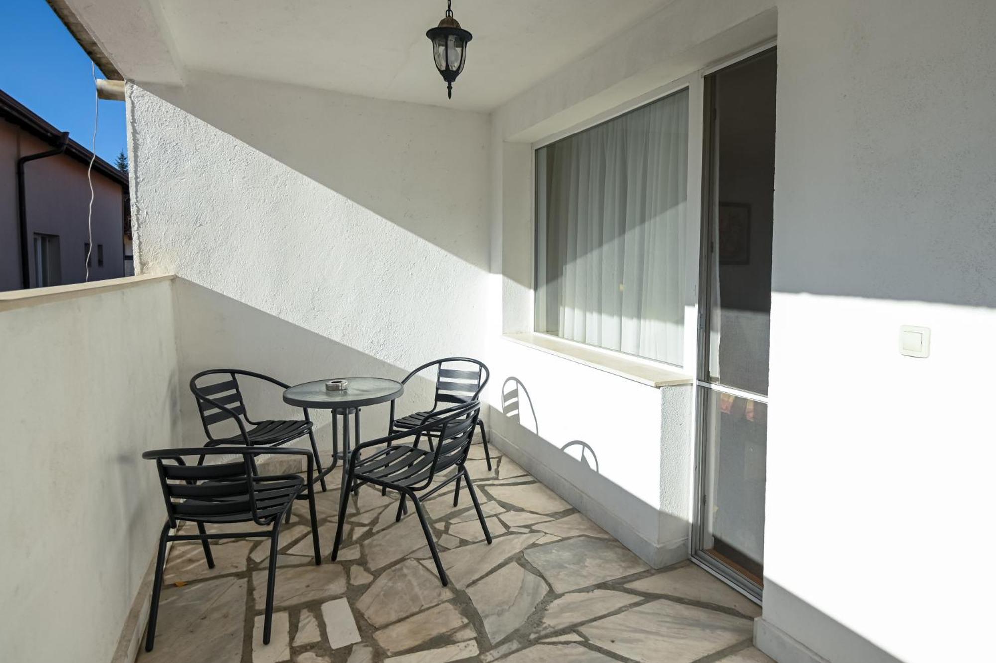 Hotel Veziova House
